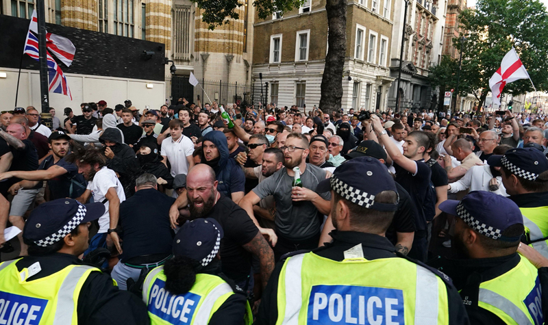 An image of affray in the street